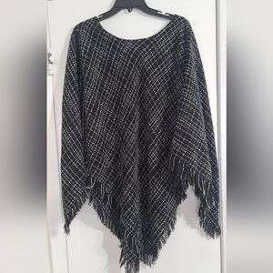 A wearable Shawl in Black and White